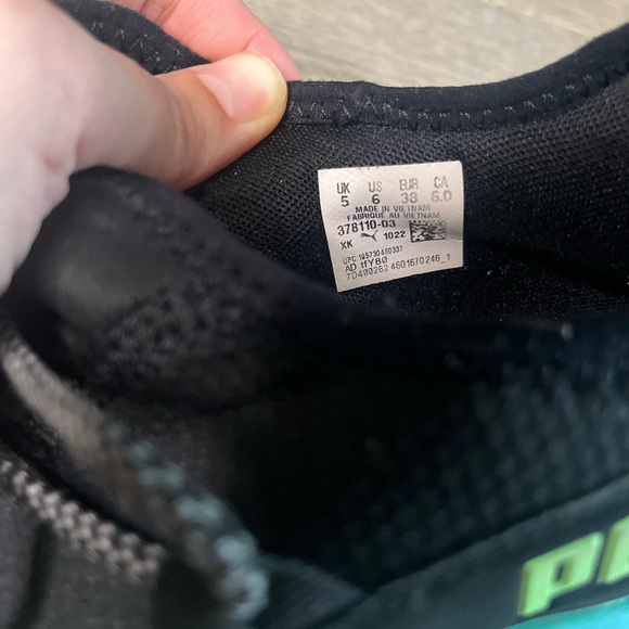 Puma Kids/Youth Black Sneakers with Green and Blue Accents in size US 6 - Picture 5 of 7